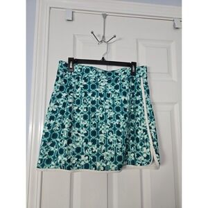 St. John's Bay Womans Athletic Scort Quick Dri  Size Medium Green & White